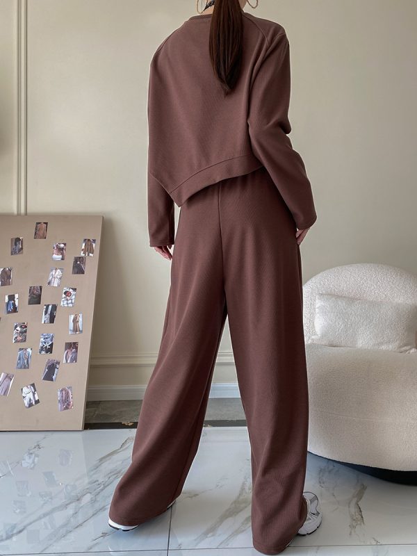 Effortless Elegance: Casual Breathable Short Sweater with Wide-Leg Pants Suit - A High-End Women's Clothing Two-Piece Set - Image 4