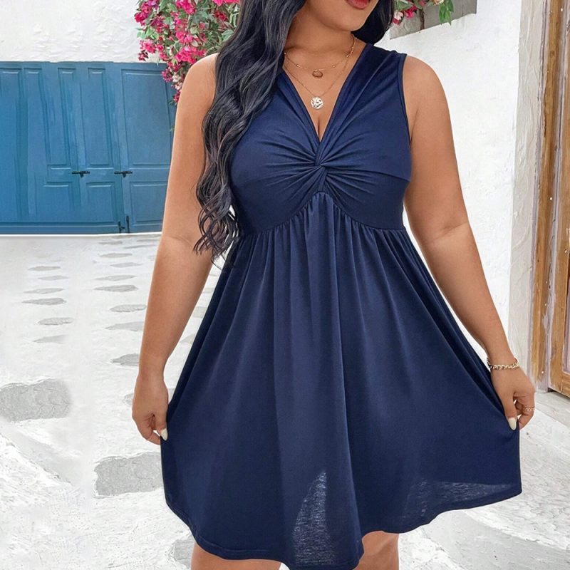 Plus Size Pleated Slimming Dress: Fashionable - Image 4