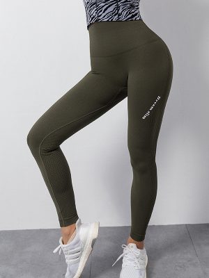 High-Waist Seamless Yoga Pants: Sleek, Slimming, and Peach Hip Design for Comfortable Workouts