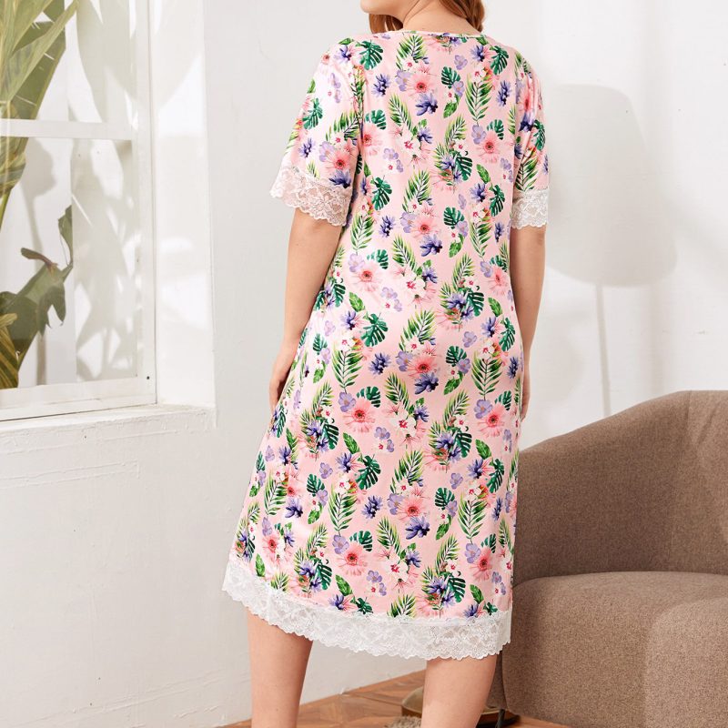 Maxi Dress with Lace Patchwork: Stylish Printed Design for Plus Size Women - Image 4