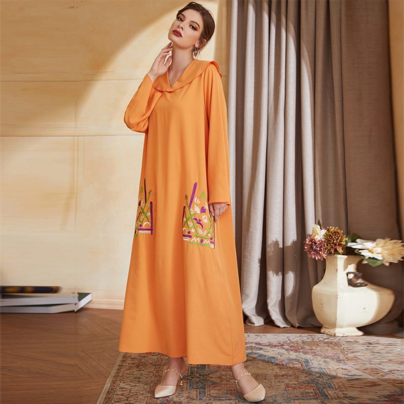 Middle Eastern Plus Size Embroidered V-neck Robe - Image 4