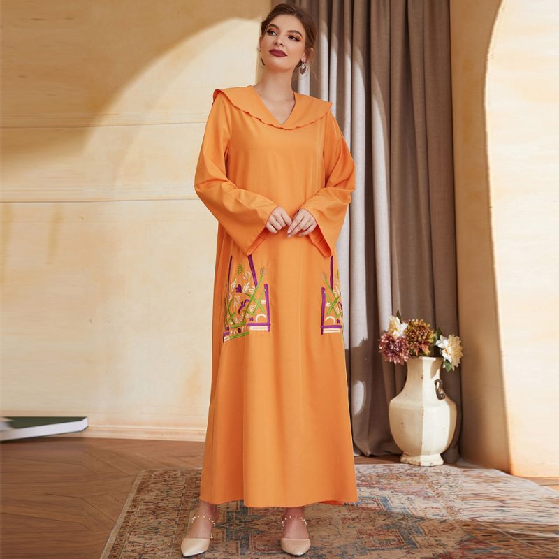 Middle Eastern Plus Size Embroidered V-neck Robe