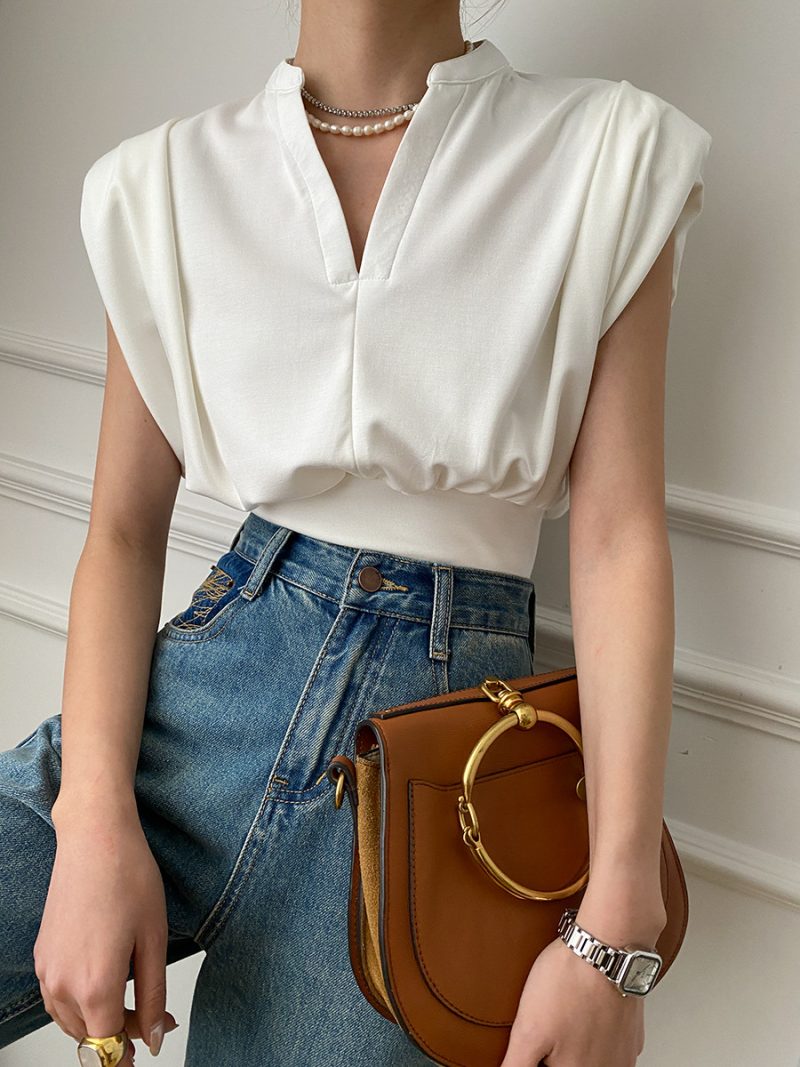 Summer Chic: Fashionable Small V-Neck T-Shirt with Three-Dimensional Cut and Shoulder Pad Design - Image 2