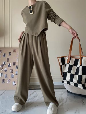 Effortless Elegance: Casual Breathable Short Sweater with Wide-Leg Pants Suit – A High-End Women’s Clothing Two-Piece Set