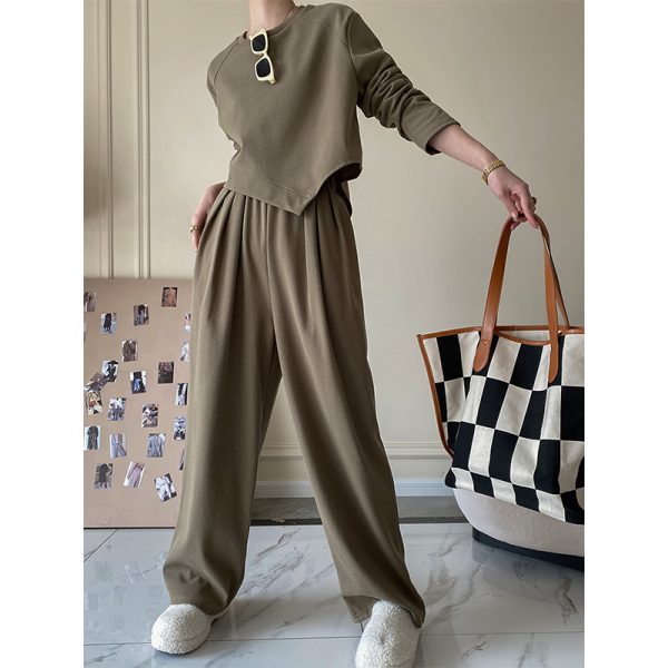 Effortless Elegance: Casual Breathable Short Sweater with Wide-Leg Pants Suit - A High-End Women's Clothing Two-Piece Set