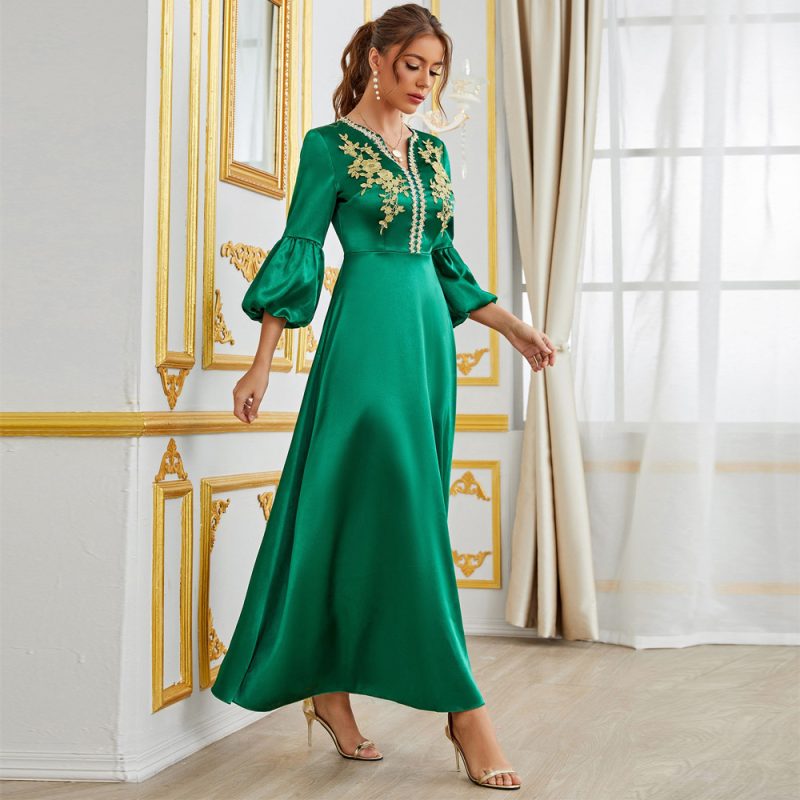 Middle Eastern Muslim Women's Clothing: Appliqué Party Gathering Dress Gown - Image 3