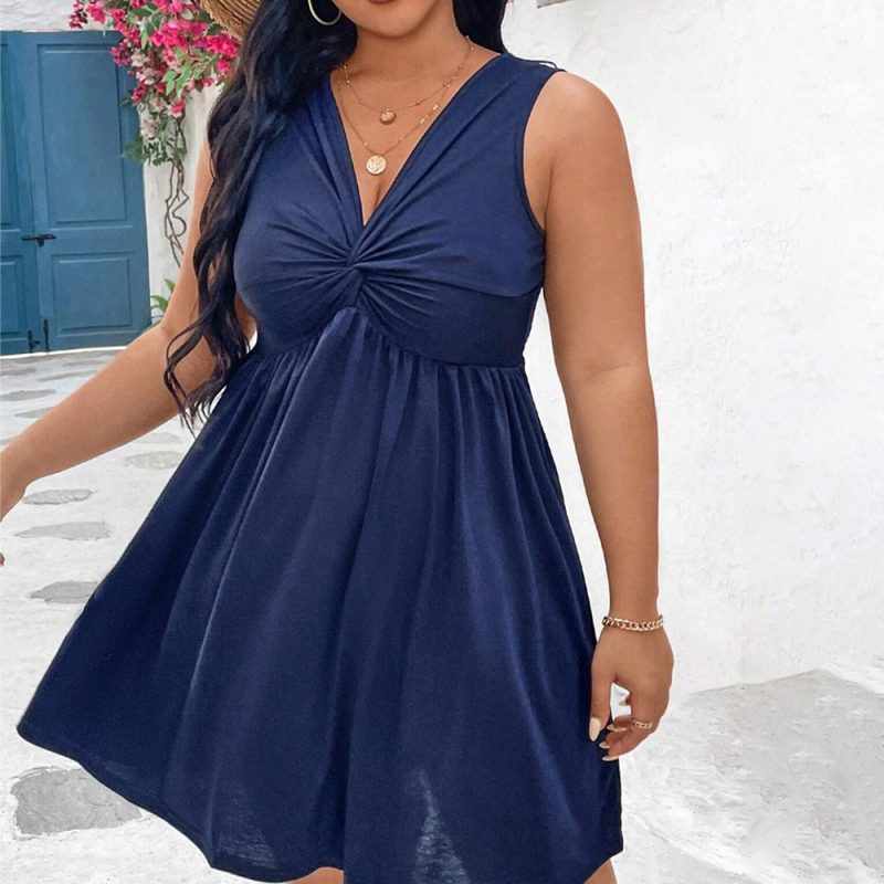 Plus Size Pleated Slimming Dress: Fashionable