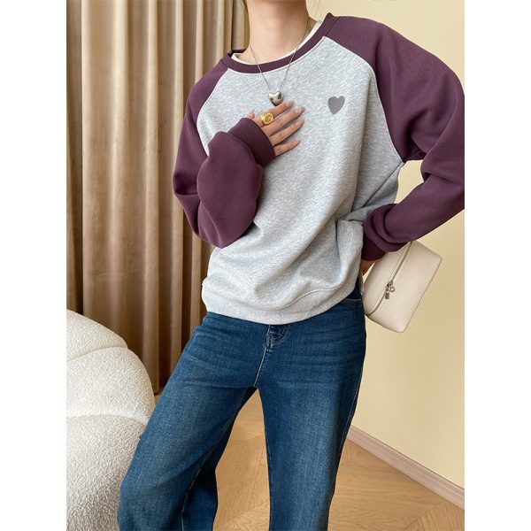 Cozy and Cute: Casual Contrast Color Raglan Sleeve Fleece Pullover with Love Embroidery, Perfect for a Loose and Comfy Fit - Image 2