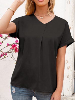 Effortless Style: Short Sleeve Casual V-Neck Shirt with Pleated Detailing, Perfect for Spring and Summer