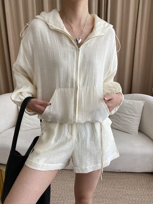 Summer Oxygen Light Breathable Hooded Coat with Wide-Leg Shorts: Sun-Proof Two-Piece Suit