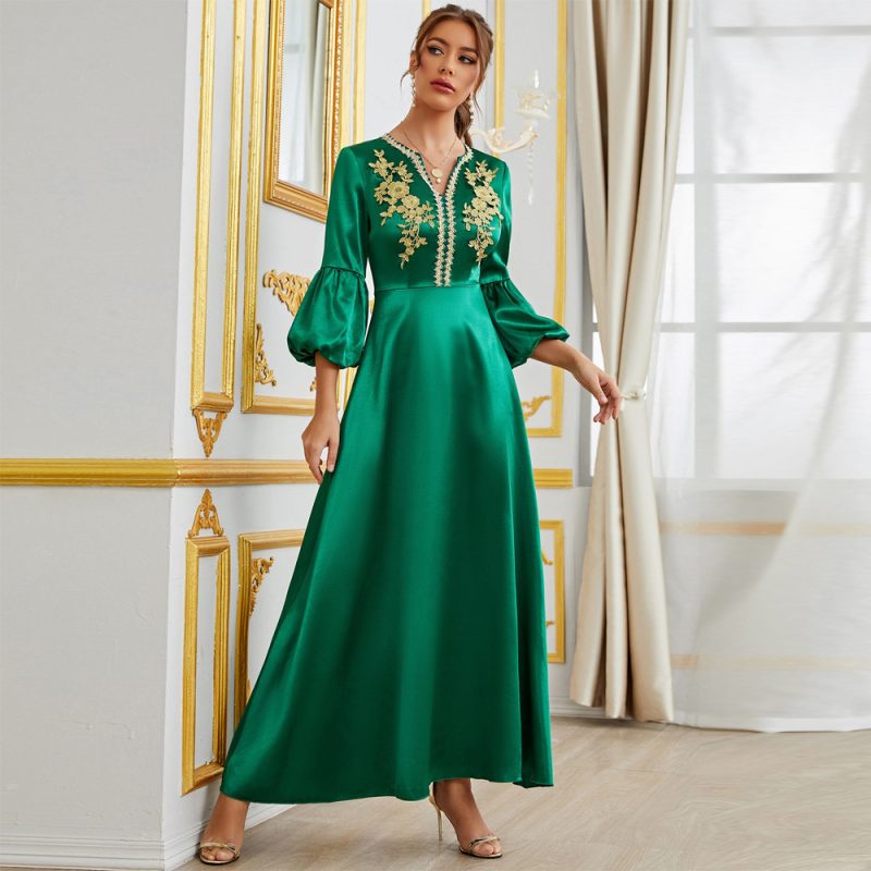 Middle Eastern Muslim Women's Clothing: Appliqué Party Gathering Dress Gown - Image 2