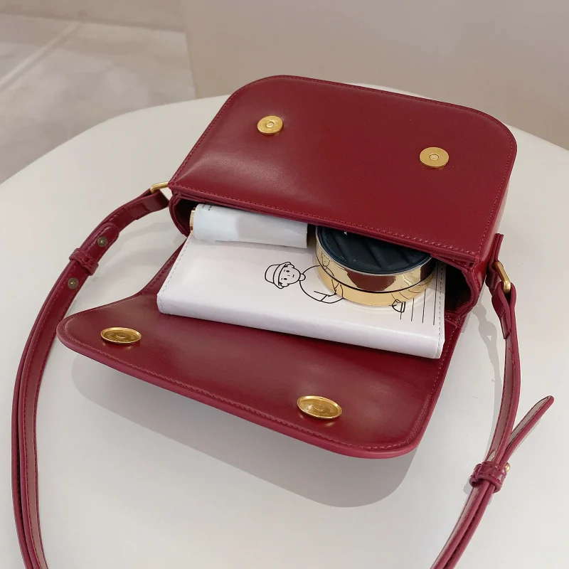 Delicate Metal Love Heart Flap Small Square Bag - Image 9