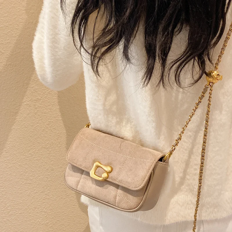 Stylish Chain Crossbody Retro Suede Shoulder Bag - Image 6
