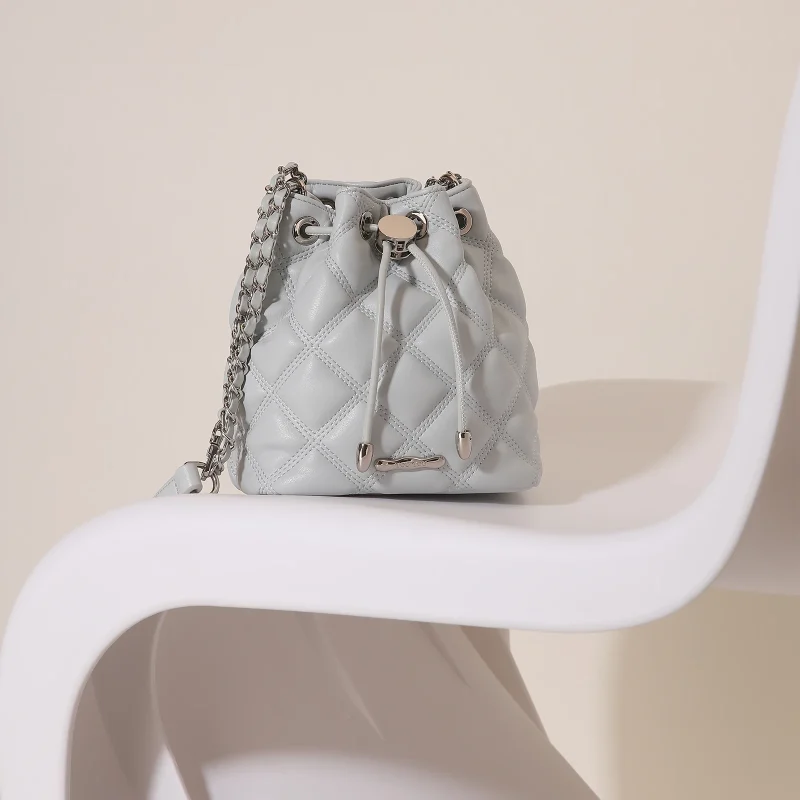 Classic Lingge Chain Shoulder Bag - Image 3