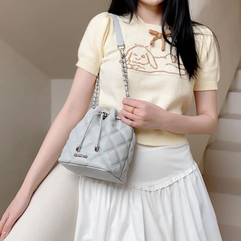 Classic Lingge Chain Shoulder Bag - Image 6