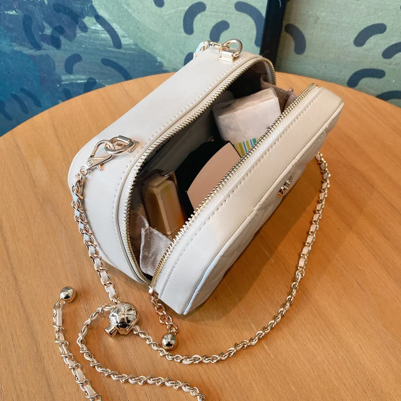 Luxury Quilted Original Hardware Embellished Crossbody Bag - Image 5