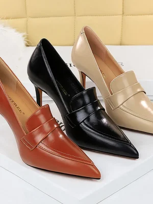 Versatile Retro Pointed Toe Pumps Leather High Heels