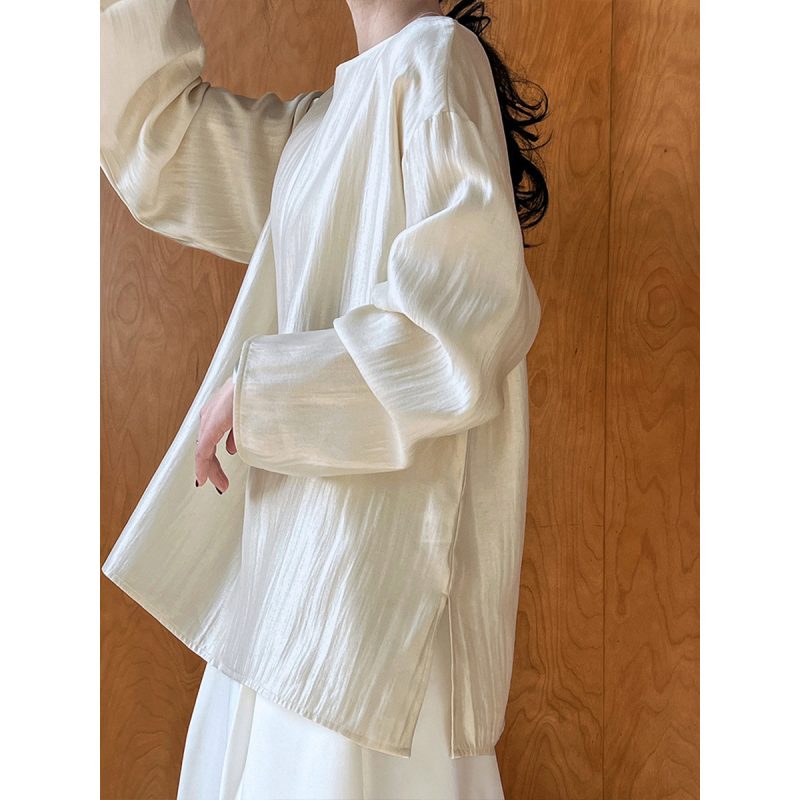 Minimalist Raglan Sleeve Pearl Round Neck Pullover: Loose Drape Shirt for Women, Casual and Elegant - Image 3