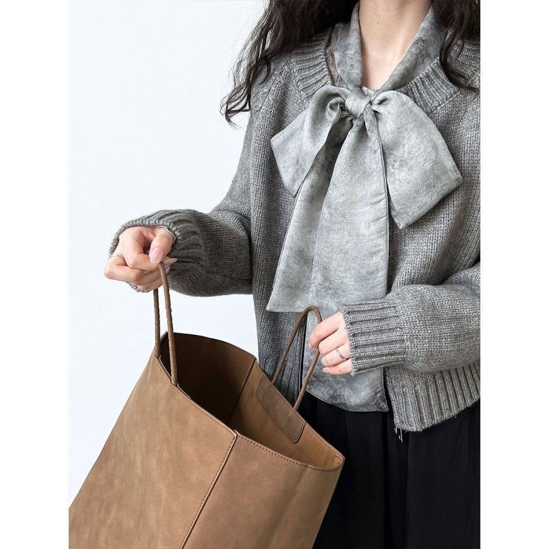 Autumn Niche Design: Ink Printing Lace-Up Shirt with Bow Flare Sleeves for Women - Image 4