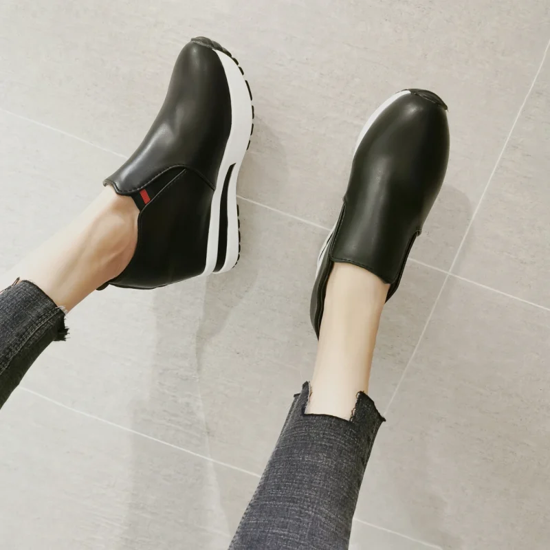 Casual silver platform sneakers with heel - Image 3