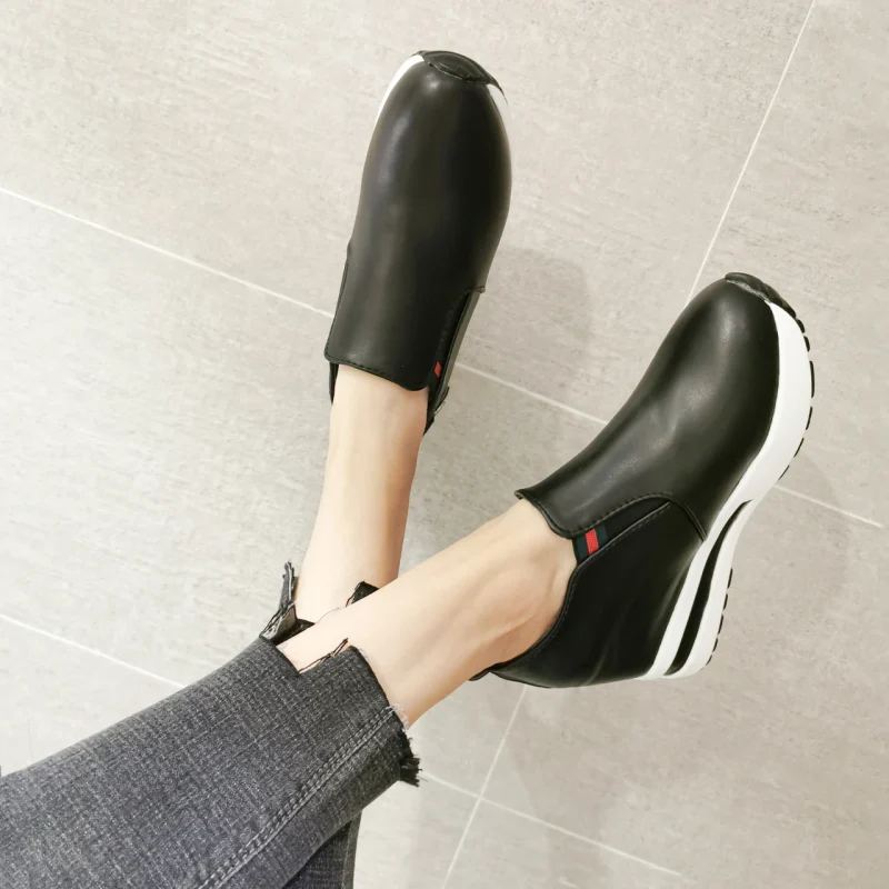 Casual silver platform sneakers with heel - Image 4