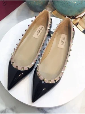 Eco-friendly Leather Rivet Flat Fashion Pumps