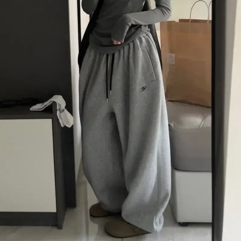 Gray Oversized Sweatpants: Y2K Harajuku Fashion - Image 2