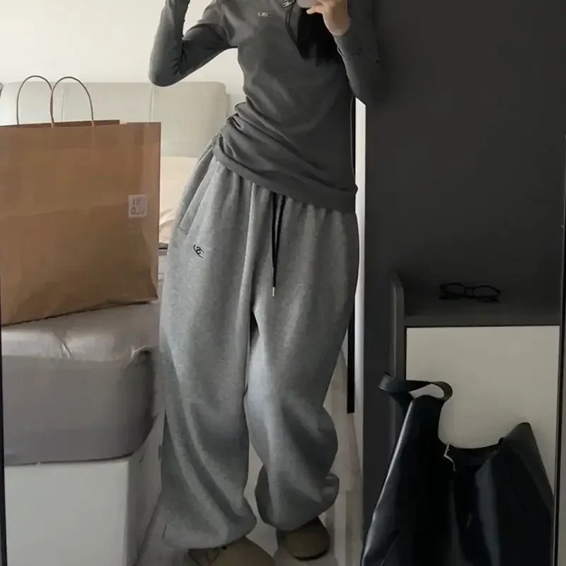 Gray Oversized Sweatpants: Y2K Harajuku Fashion - Image 3