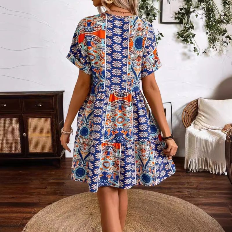 Vintage Floral V-Neck Holiday Dress with Batwing Sleeves - Image 2