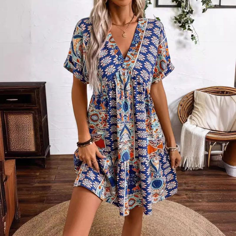 Vintage Floral V-Neck Holiday Dress with Batwing Sleeves - Image 4