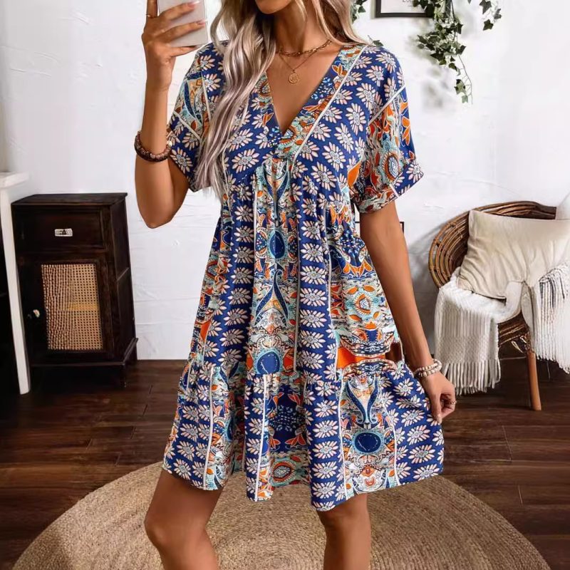 Vintage Floral V-Neck Holiday Dress with Batwing Sleeves - Image 3