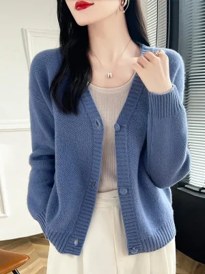 Short top V-neck 100% pure wool knit sweater