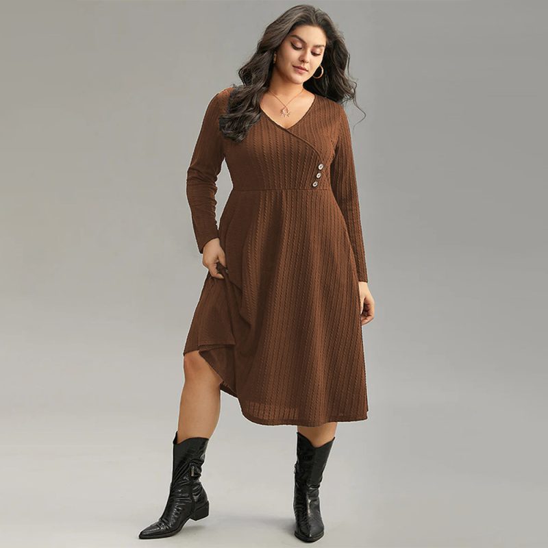Plus Size Simple V-Neck Dress – Office Style for Autumn/Winter - Image 2