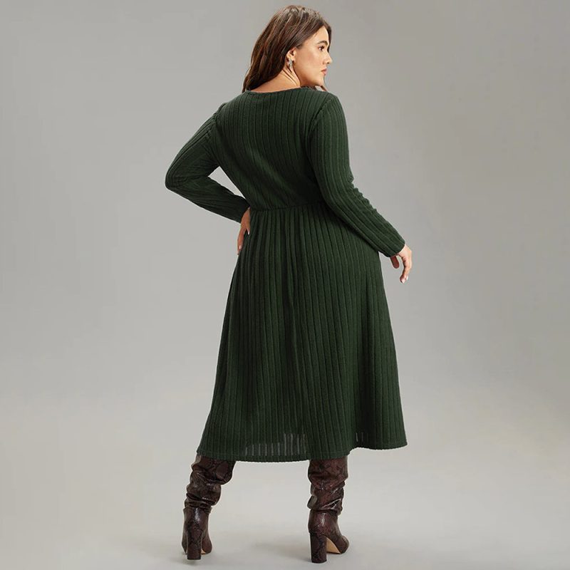 Plus Size Elegant V-Neck Maxi Dress – High Waist Slim Fit - Image 2