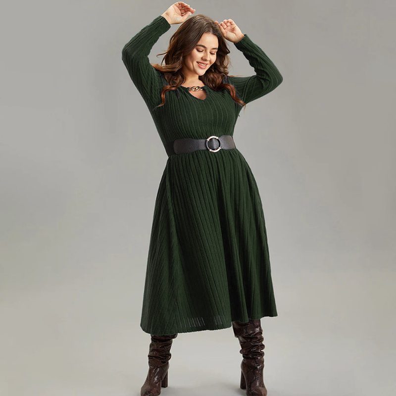 Plus Size Elegant V-Neck Maxi Dress – High Waist Slim Fit - Image 3