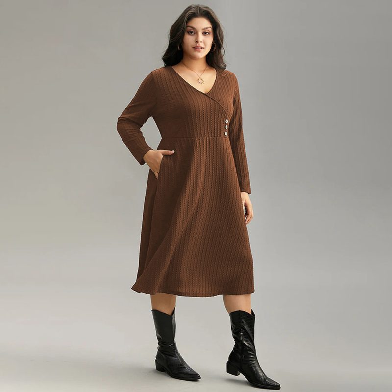 Plus Size Simple V-Neck Dress – Office Style for Autumn/Winter - Image 4
