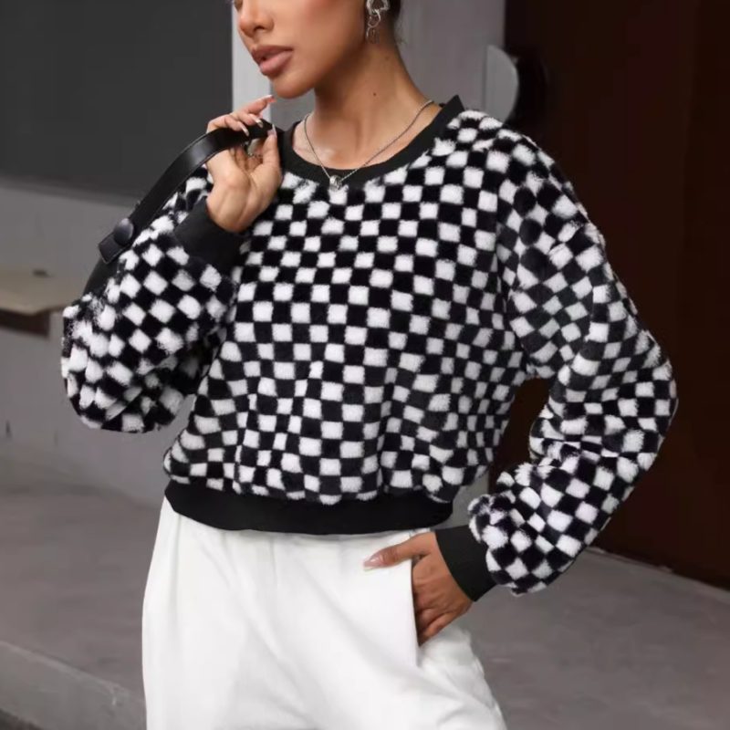 Loose Round Neck Black White Plaid Long Sleeve Plush Pullover Sweater - Image 4