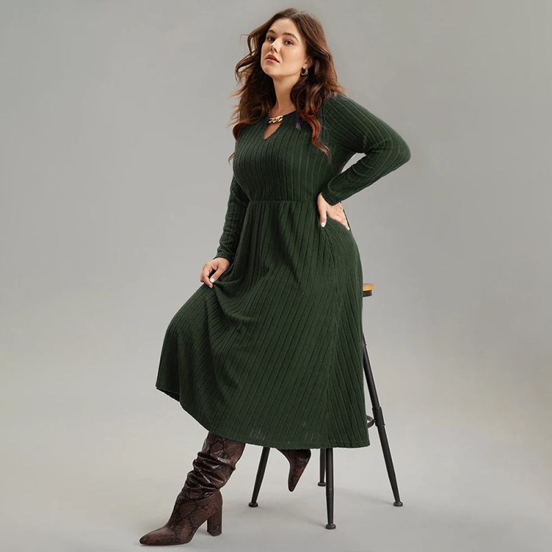Plus Size Elegant V-Neck Maxi Dress – High Waist Slim Fit - Image 4