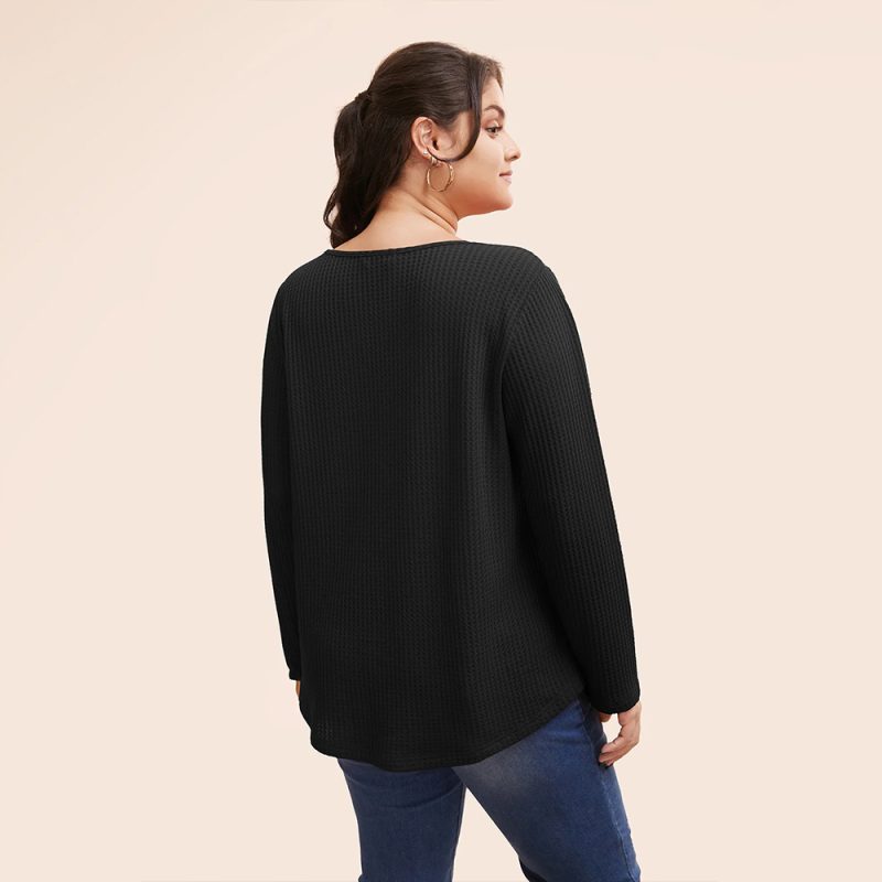 Plus Size Loose Black T-Shirt – Simple & Slimming for Office & Fall Winter - Image 2