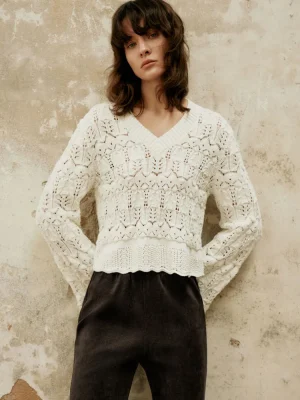 Vintage Hollow Out White Sweaters Women V Neck Sweet Short Knitted