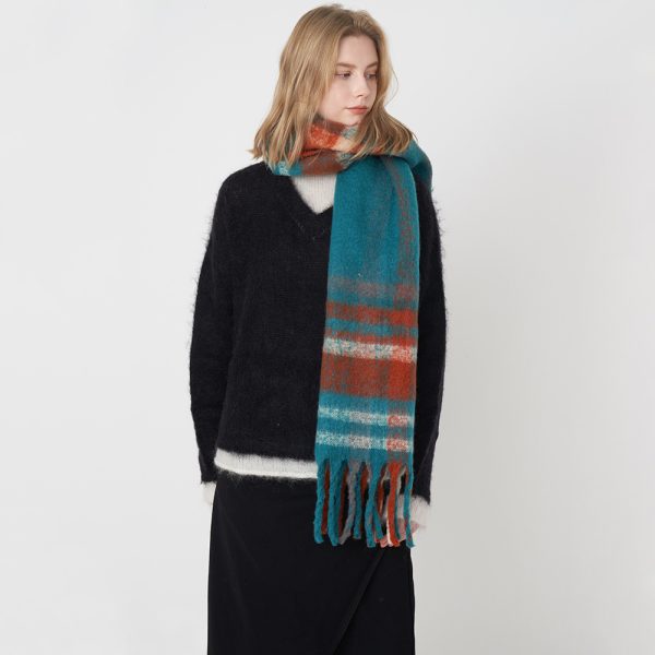 Women's Classic Retro Cashmere Plaid Winter Scarf - Image 3