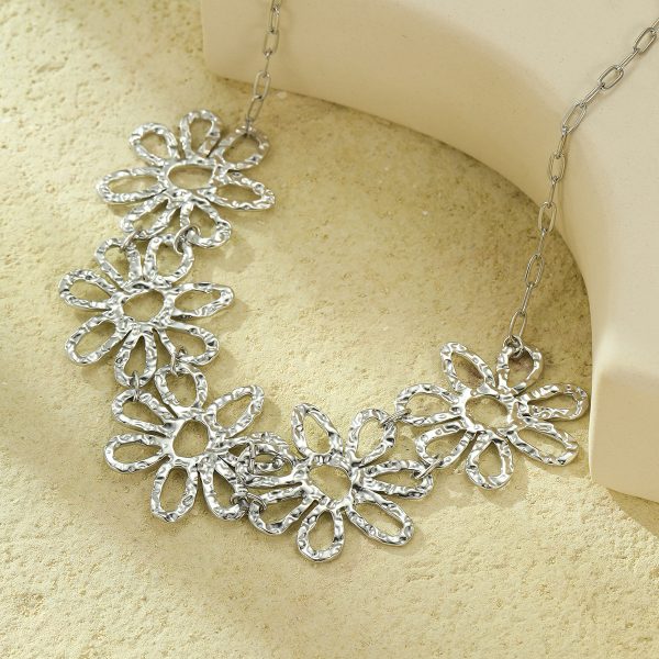 Retro Asymmetric Floral Petals Necklace - Image 4