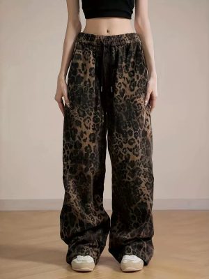 Leopard Print Straight-Leg Pants for Casual Streetwear