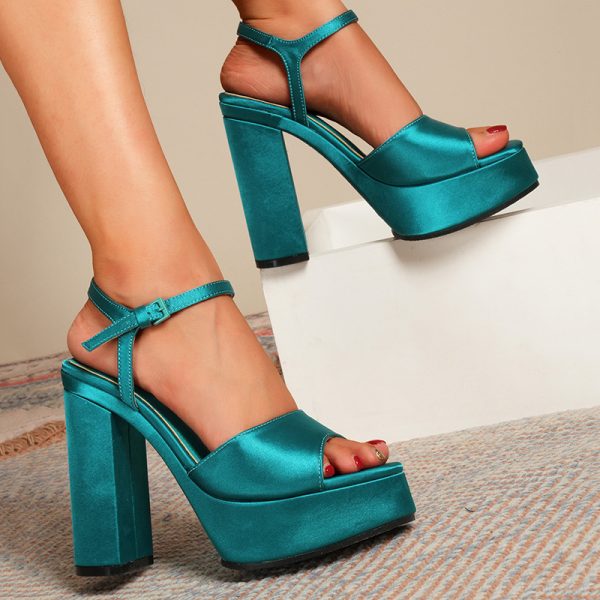 Women’s Plus Size Peep Toe Sandals - Image 3