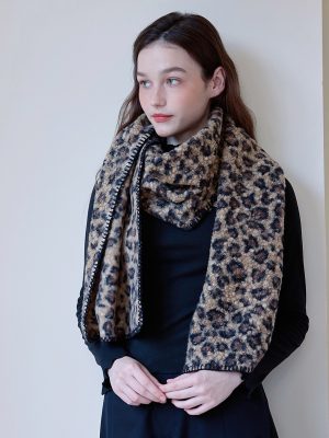 Women’s Vintage Leopard Print Scarf