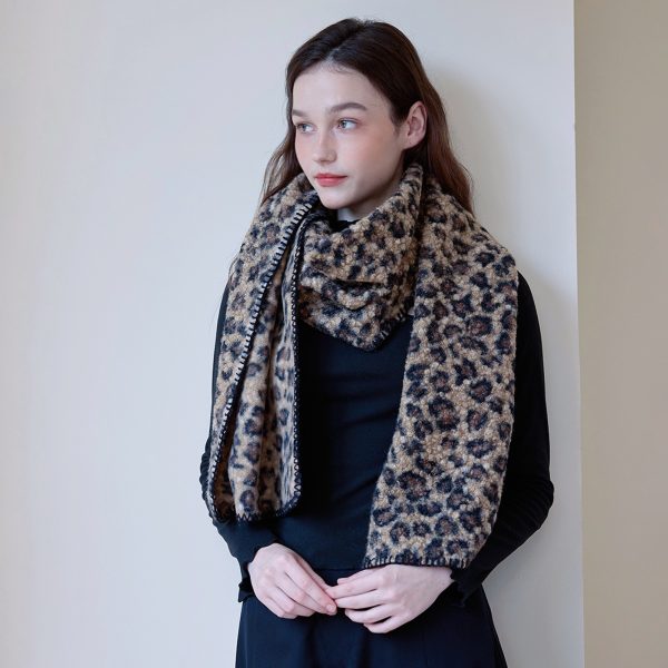 Women’s Vintage Leopard Print Scarf