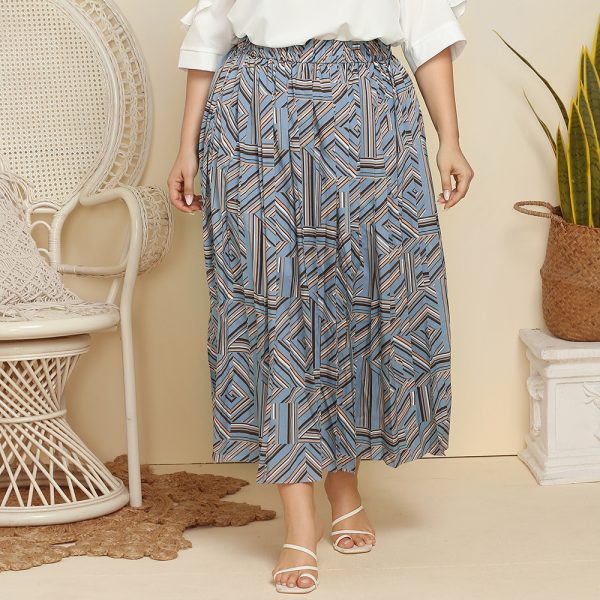 Plus Size Abstract Print Maxi Dress with Pleated Skirt - Image 3