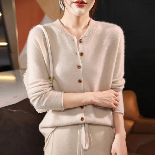 Wool women's V-neck stand-up pullovers in autumn