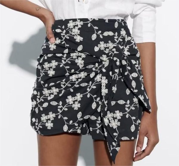 Irregular Asymmetric Daisy Floral Design Short Women Short