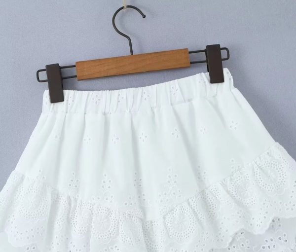 French Elastic Waist Lace Skirt - Image 4